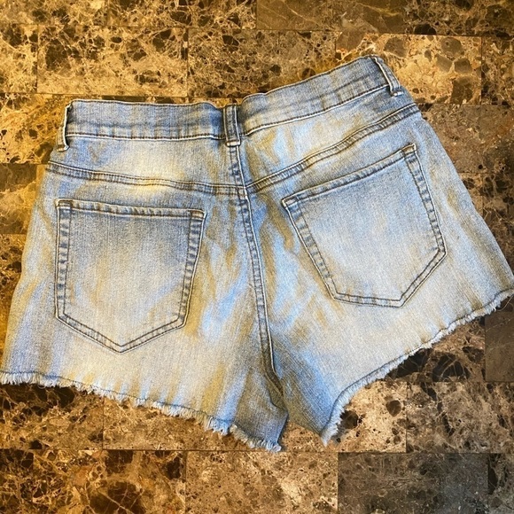 MUDD size 9 jean shorts ** 5 for 20 ** - Picture 2 of 2